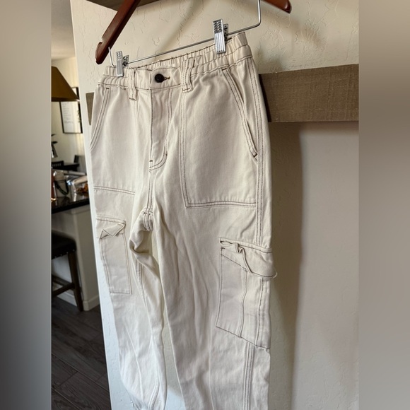 PacSun|High waisted cargo utility jeans in cream/bone color•Small,stretchy waist - Picture 5 of 13